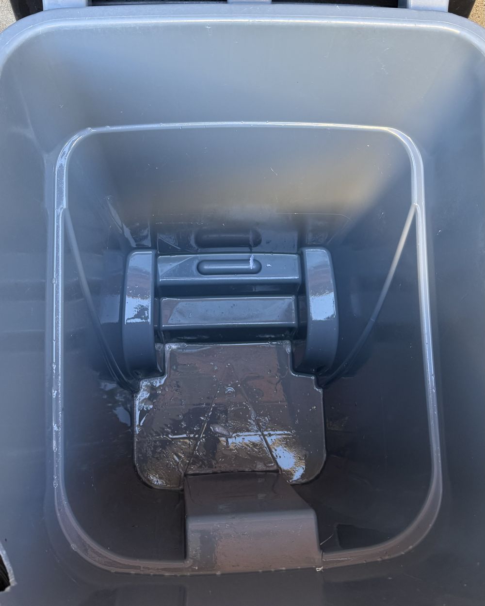 The same bin after cleaning. The inside is clean and freshly rinsed.
