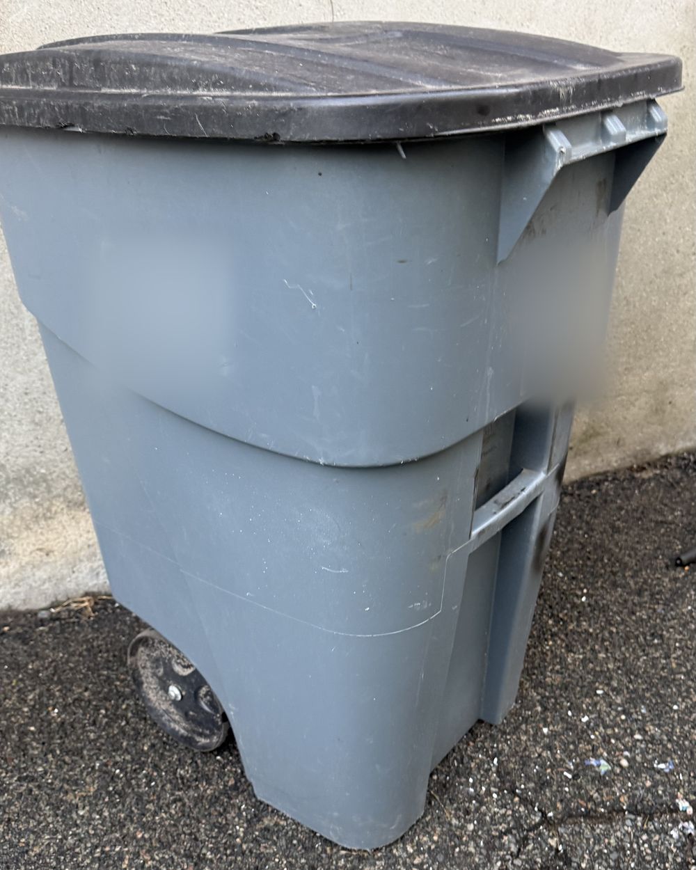 A grimy bin with a dirty black lid before cleaning.